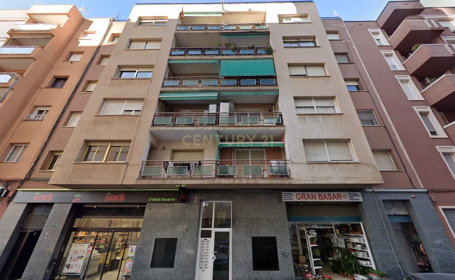 Tienda al por menor en Sabadell, Barcelona, España 282 m2 No. 186558