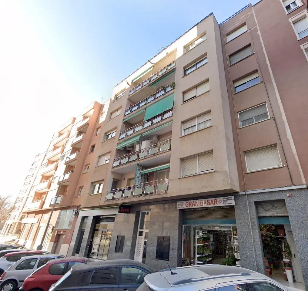 Tienda al por menor en Sabadell, Barcelona, España 282 m2 No. 186558
