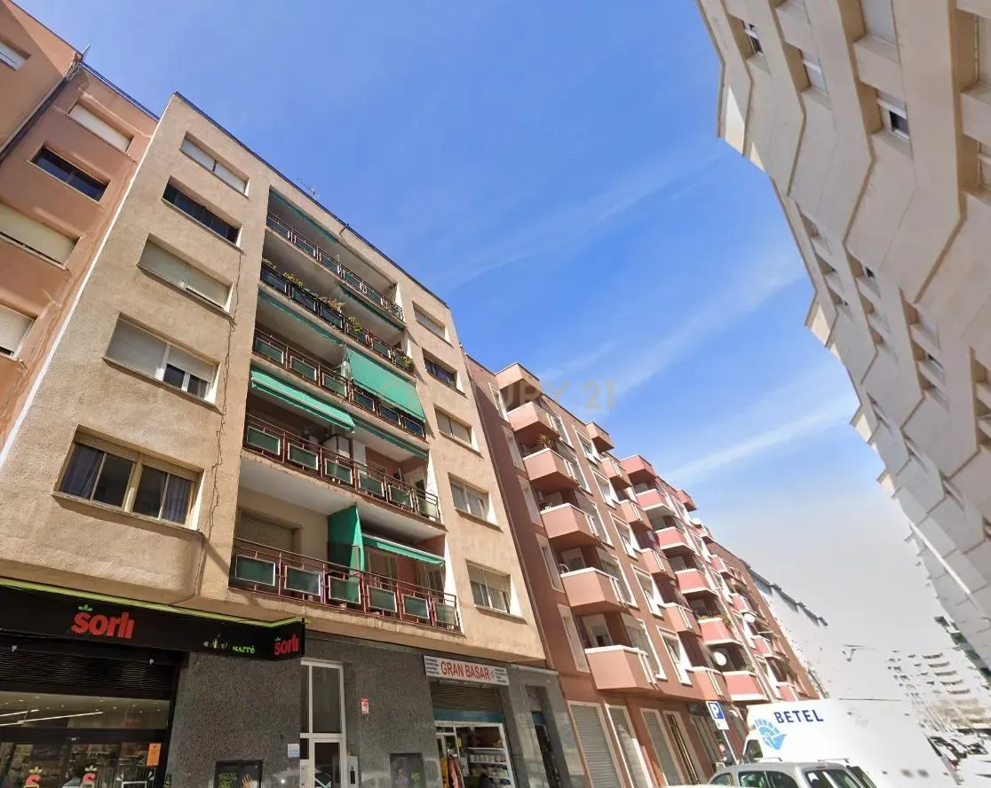 Tienda al por menor en Sabadell, Barcelona, España 282 m2 No. 186558