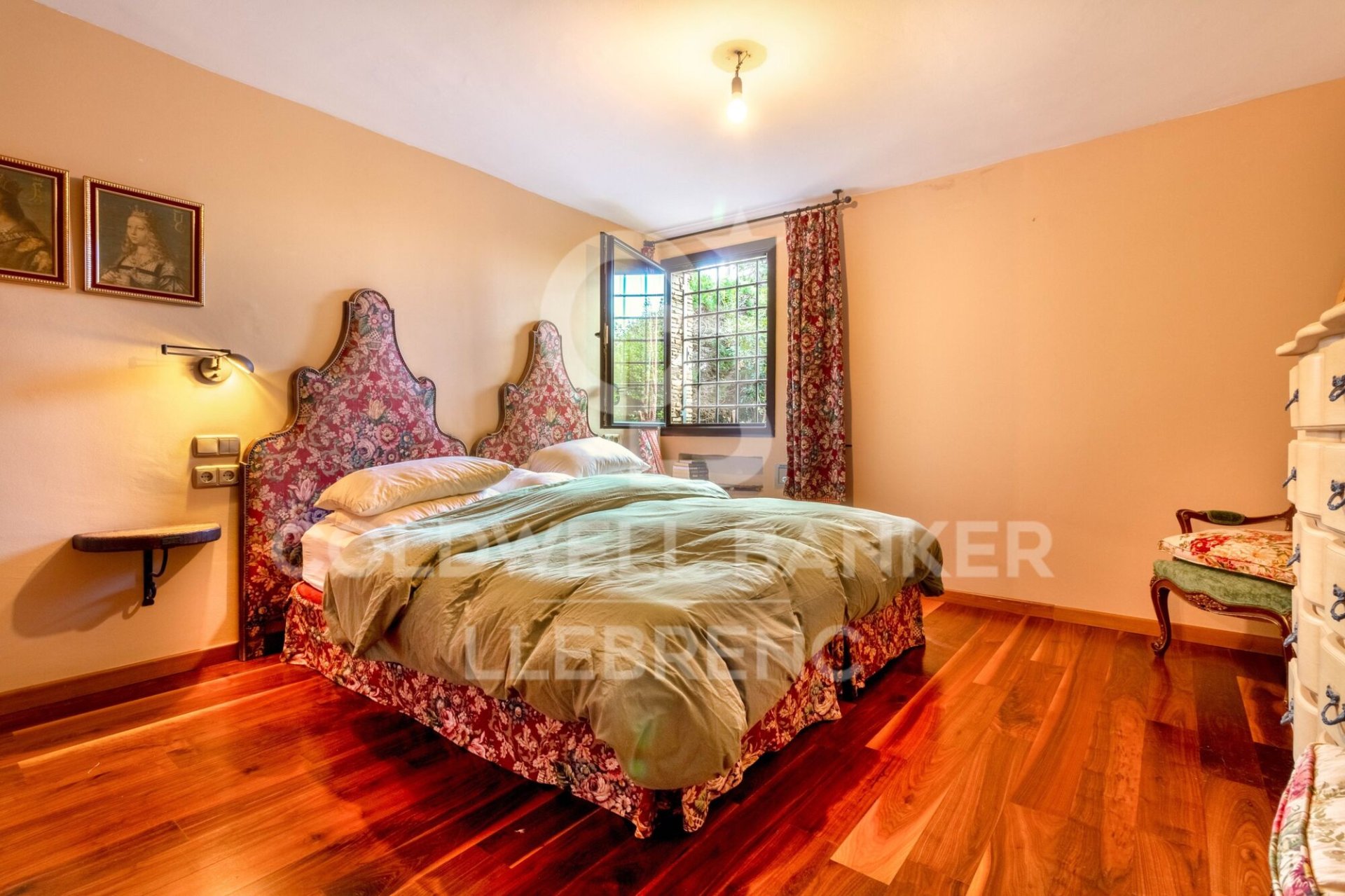 House in Barcelona, Spain 6 bedrooms, 380 sq.m. No. 160431