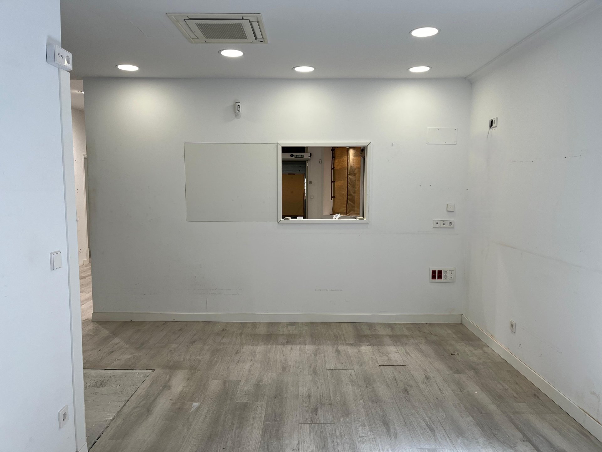 Commercial property à Llucmajor, Mallorca, Espagne 168 m2 No. 137530