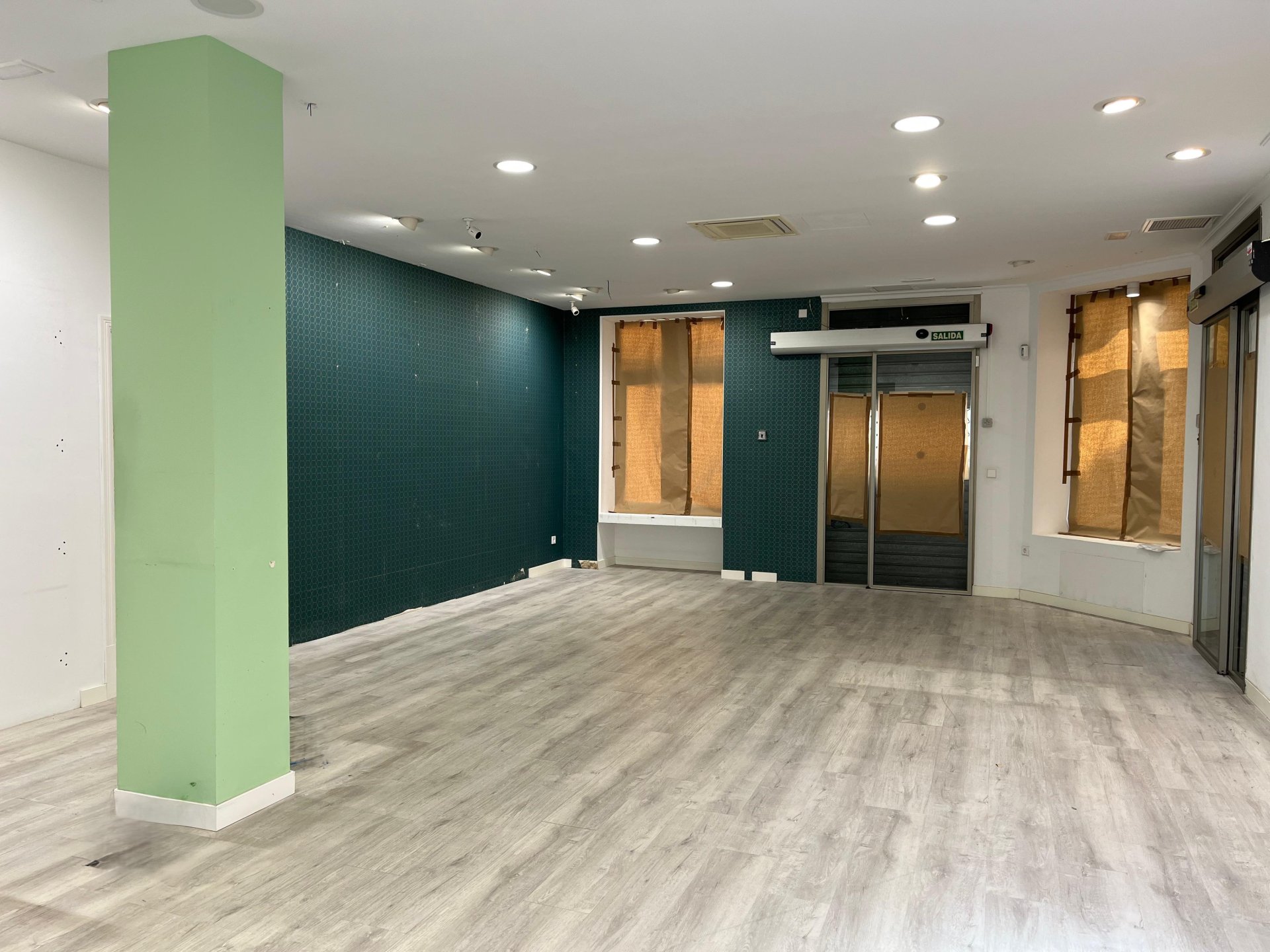 Commercial property à Llucmajor, Mallorca, Espagne 168 m2 No. 137530