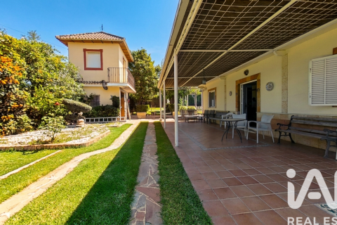 House in Dos Hermanas, Seville, Spain 5 bedrooms, 316 sq.m. No. 188363