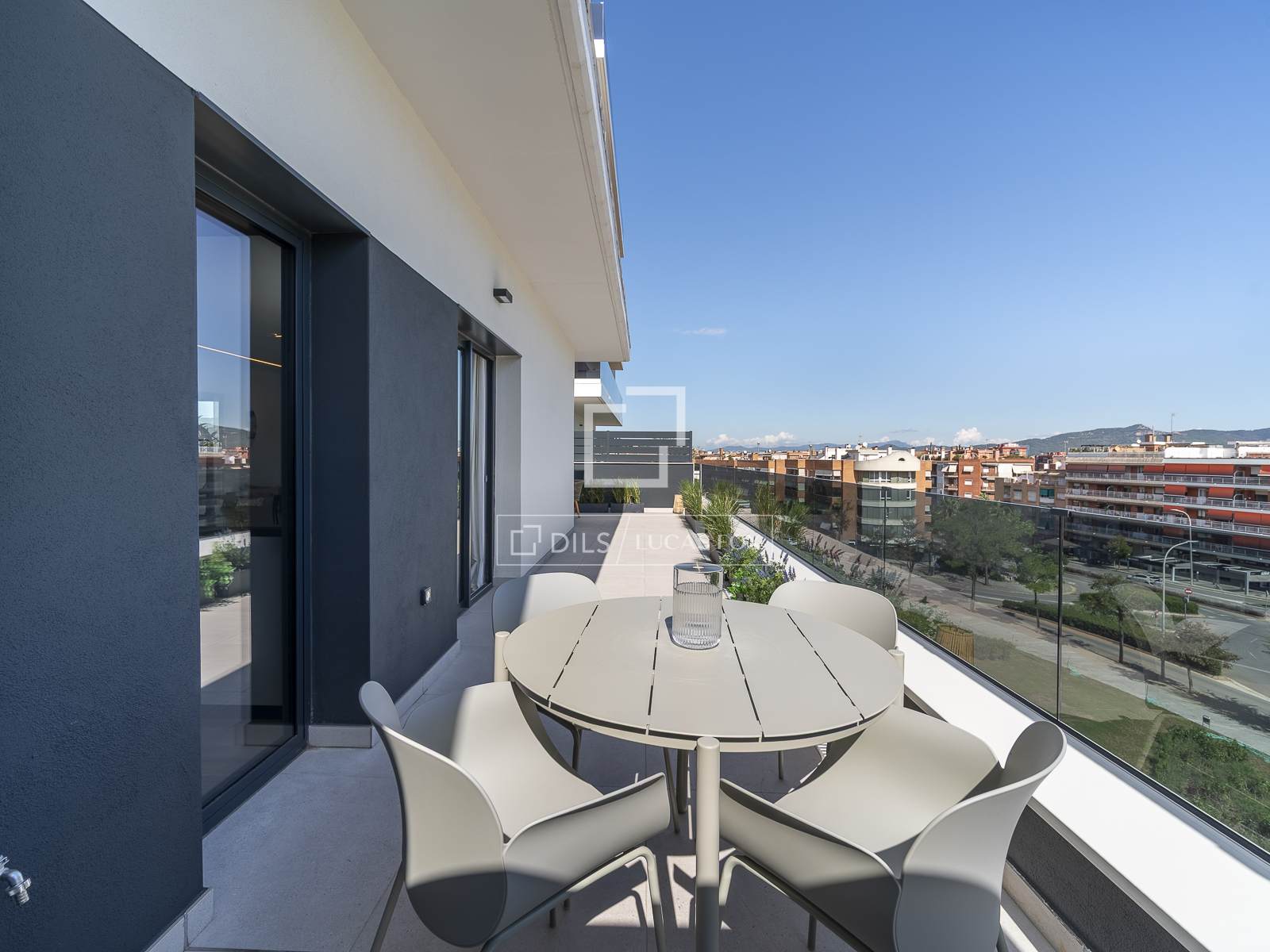 Takvåning i Sant Boi de Llobregat, Barcelona, Spanien 3 sovrum, 101 kvm. Nr. 166799
