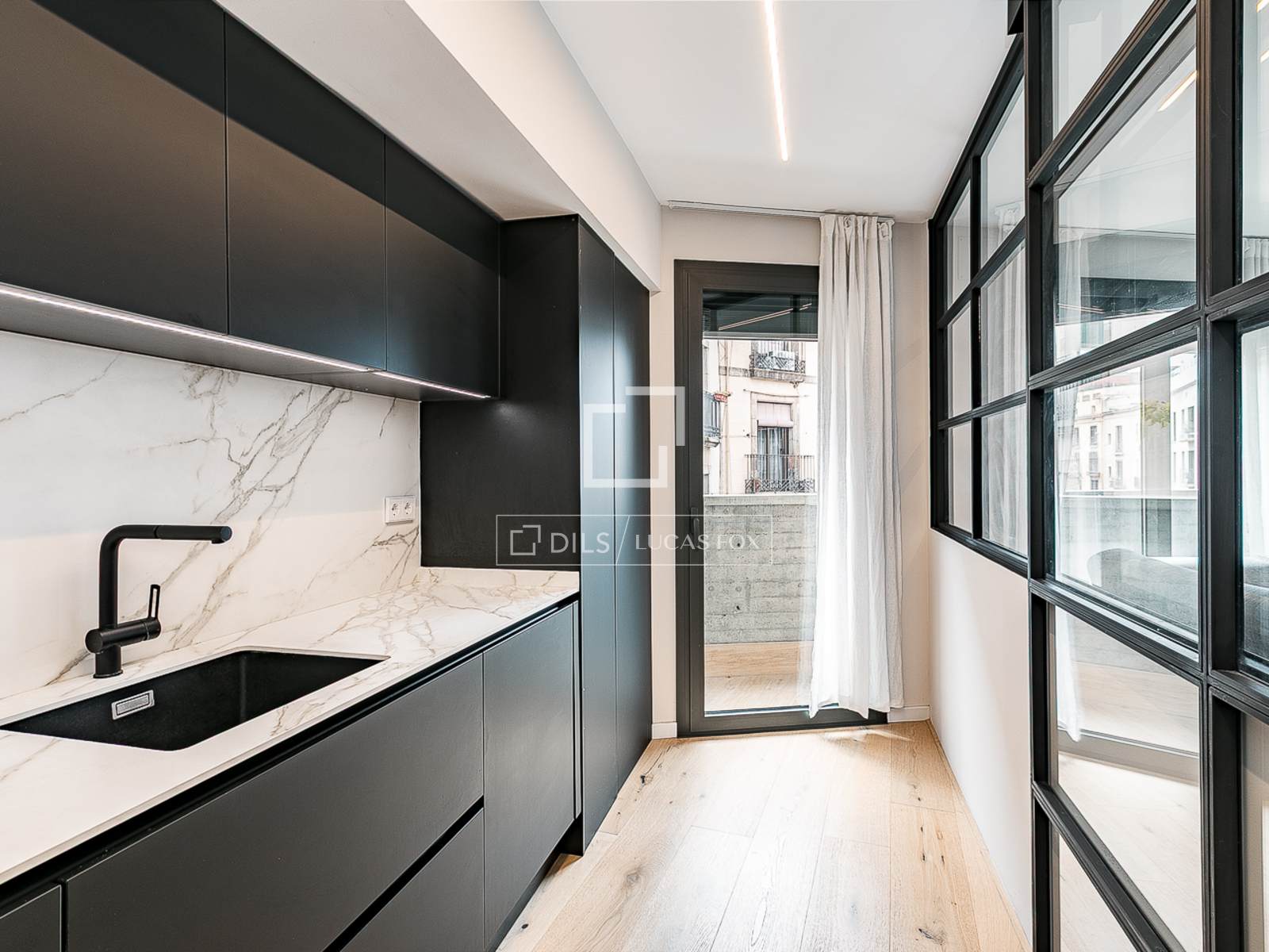 Apartment à Barcelona, Espagne 3 chambres, 109 m2 No. 166796