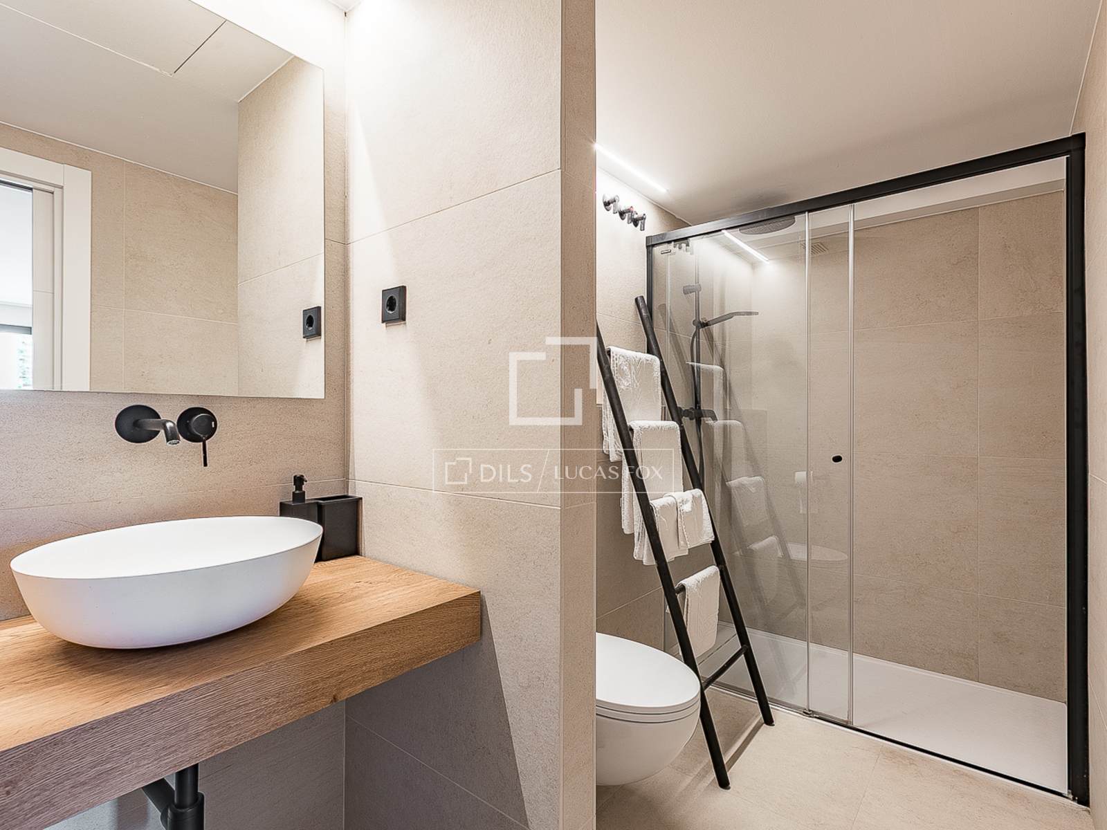 Apartment à Barcelona, Espagne 3 chambres, 109 m2 No. 166796