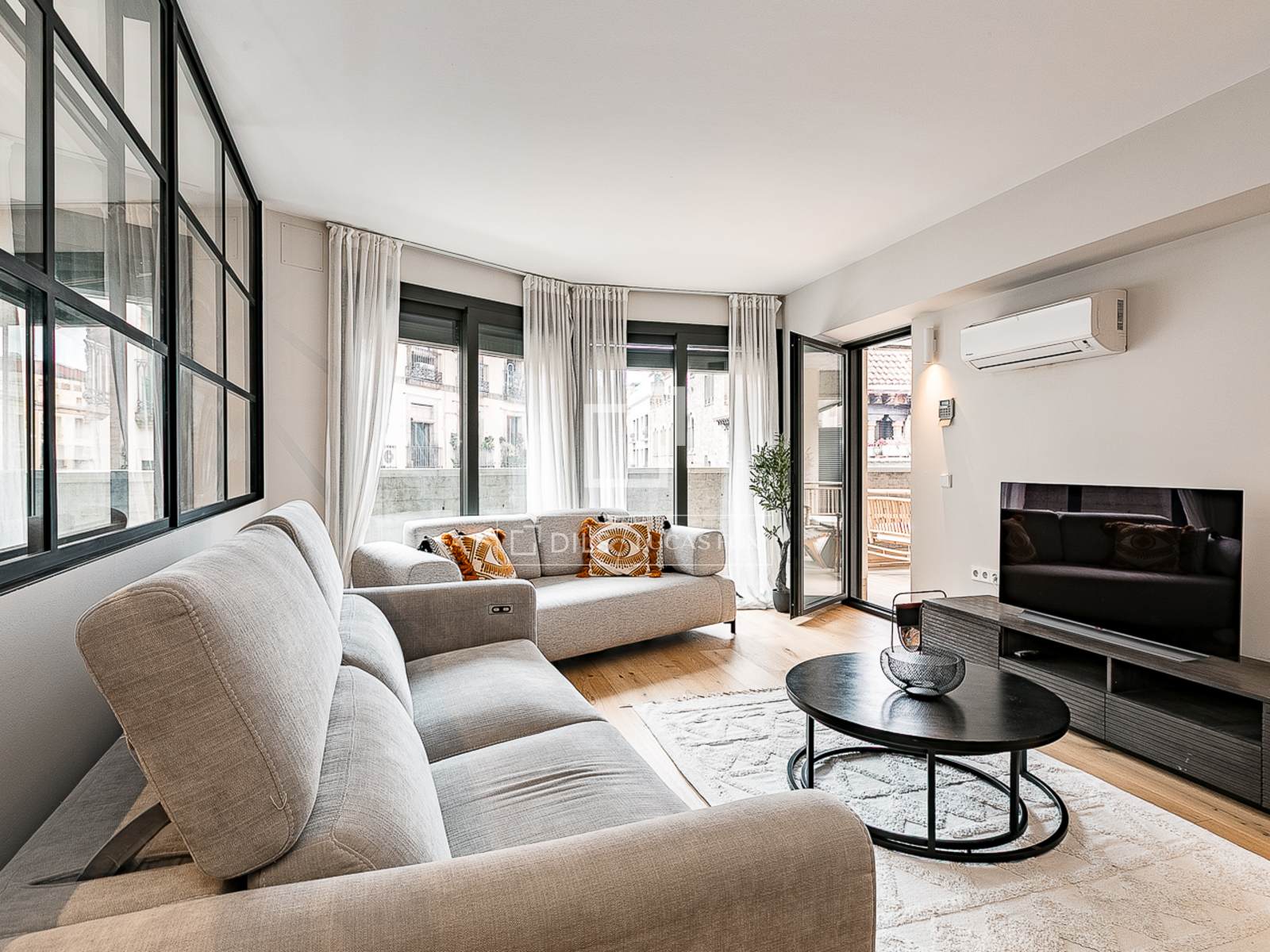 Apartment à Barcelona, Espagne 3 chambres, 109 m2 No. 166796