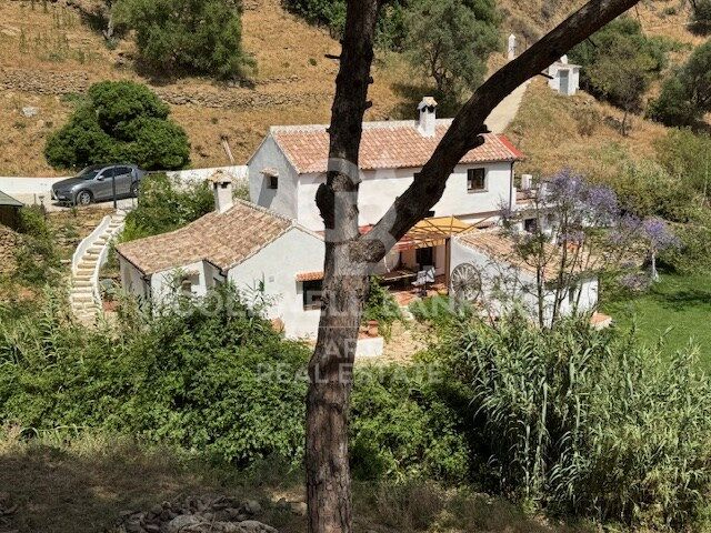 Talo Casares, Malaga, Espanja 4 makuuhuonetta, 200 m2 No. 158473