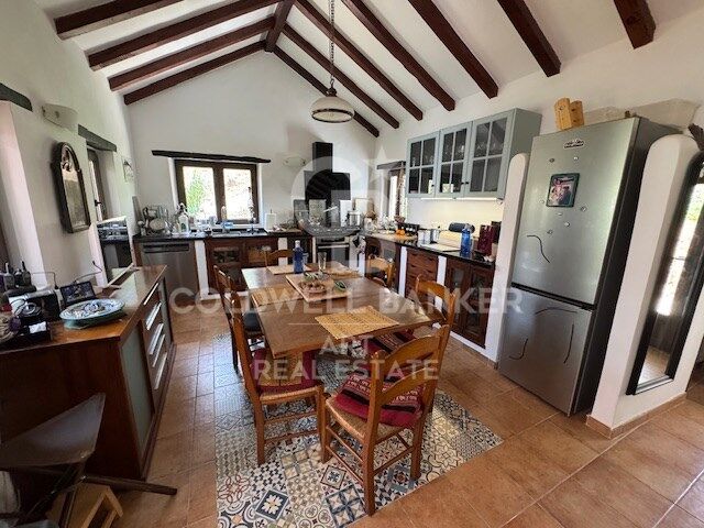 Talo Casares, Malaga, Espanja 4 makuuhuonetta, 200 m2 No. 158473