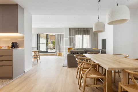 Apartamento en Barcelona, España 3 dormitorios, 238 m2 No. 161366
