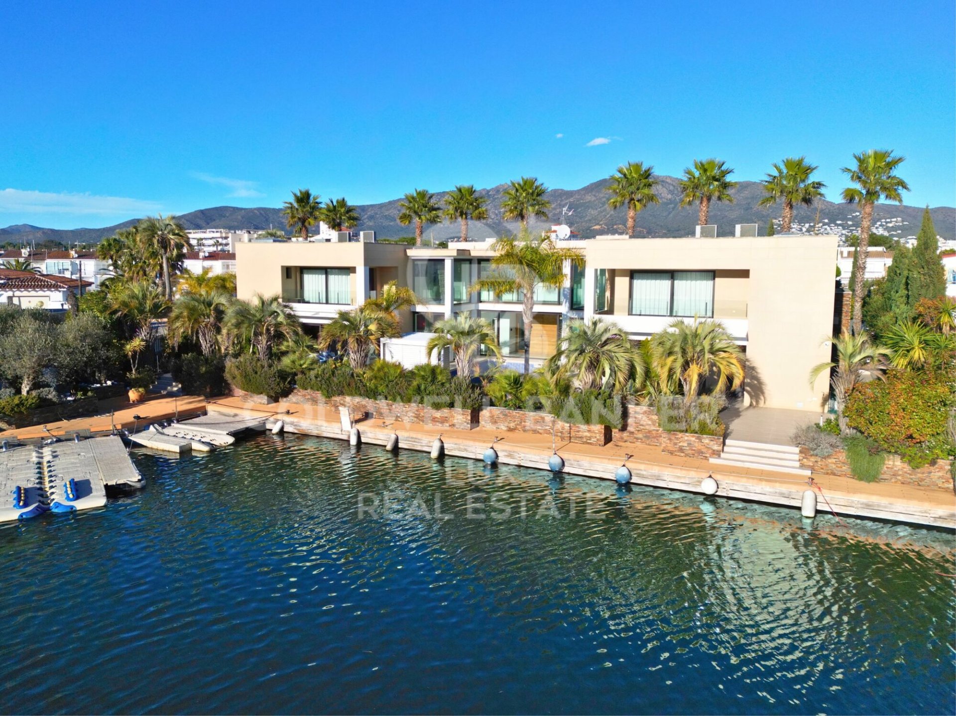 Villa i Roses, Girona, Spanien 9 sovrum, 1084 kvm. Nr. 156946