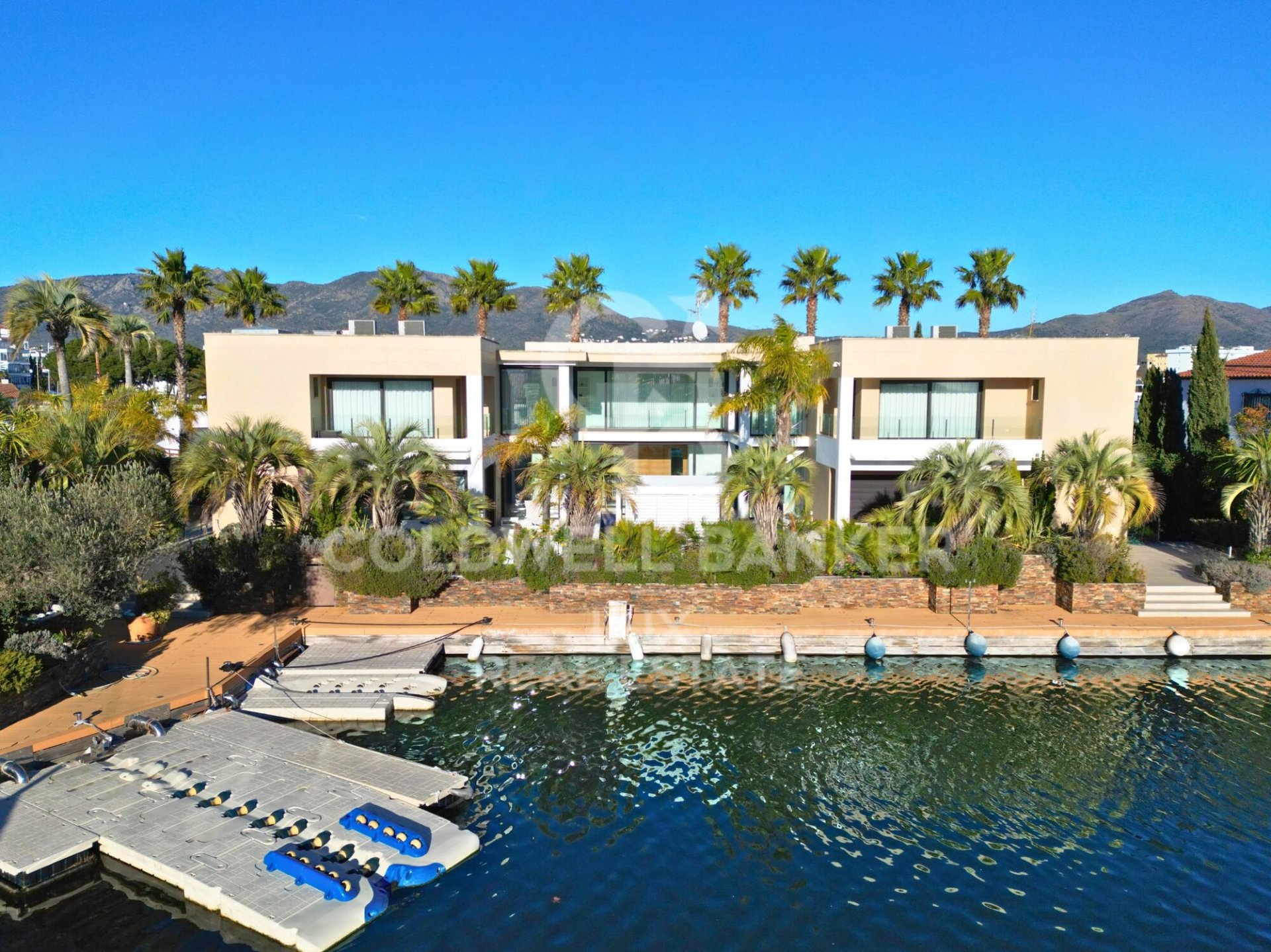 Villa i Roses, Girona, Spanien 9 sovrum, 1084 kvm. Nr. 156946