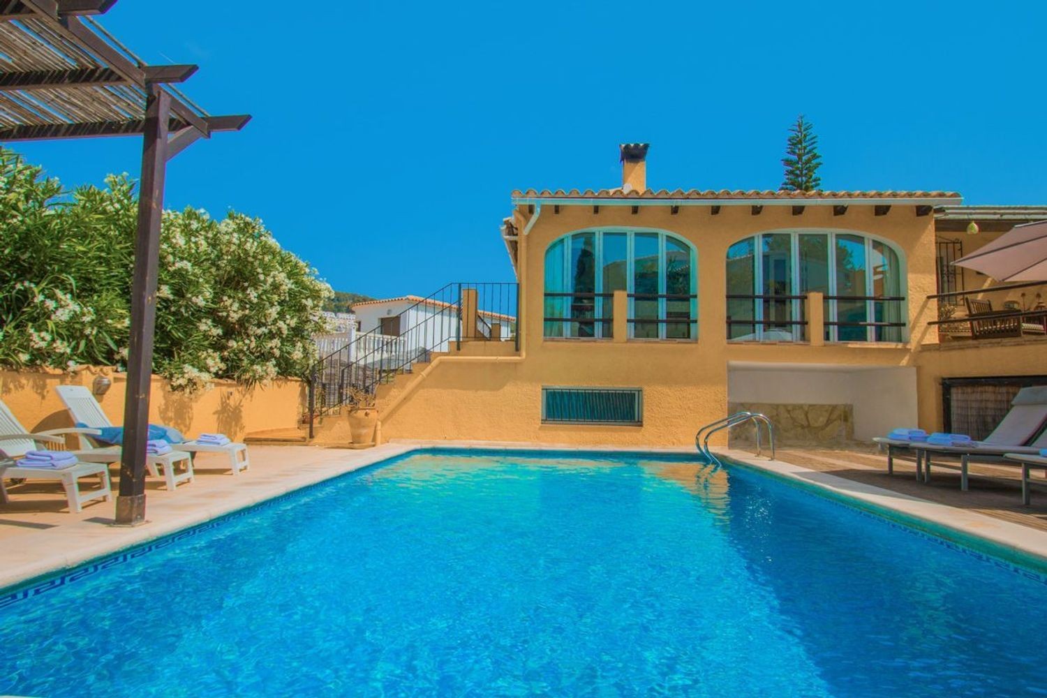 Villa i Calpe, Alicante, Spanien 3 sovrum, 160 kvm. Nr. 180900