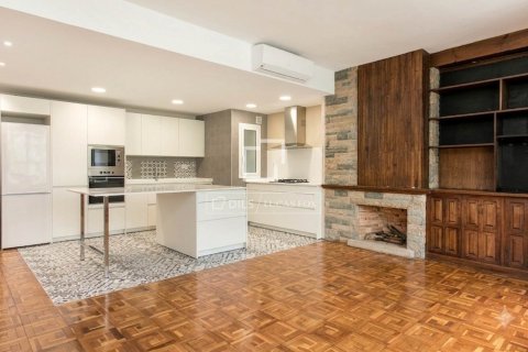 Wohnung in Barcelona, Spanien 4 Schlafzimmer, 124 m2 Nr. 167979