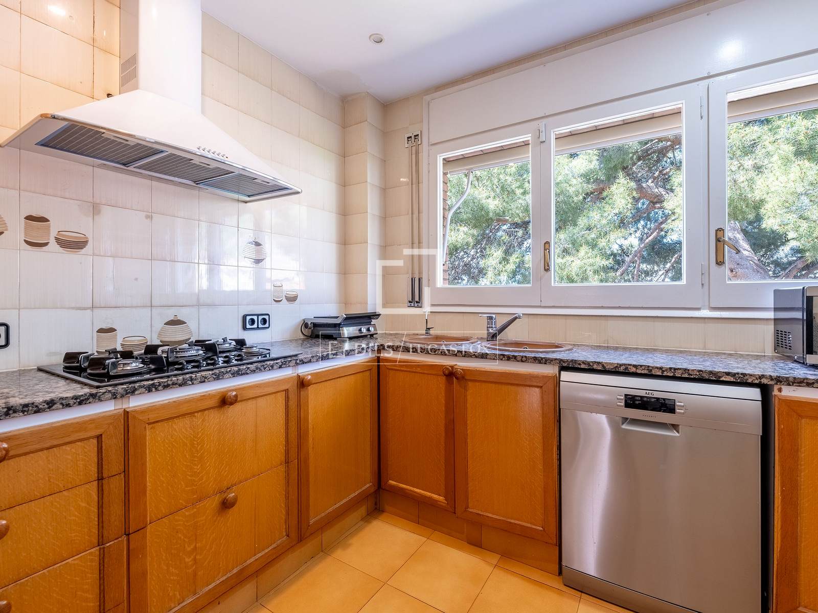 Villa in Sant Just Desvern, Barcelona, Spanien 5 Schlafzimmer, 378 m2 Nr. 167975