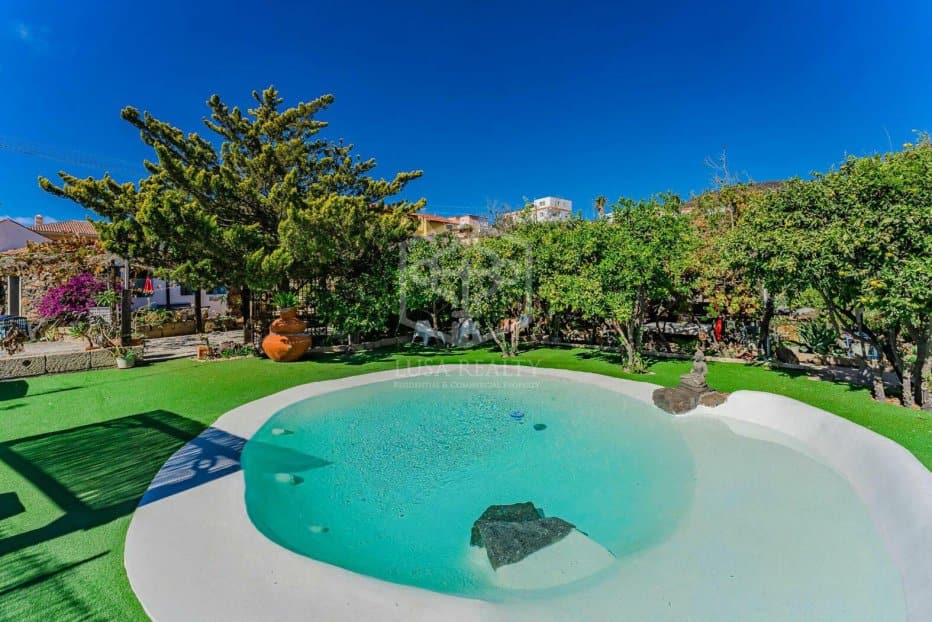 Commercial property in San Miguel de Abona, Tenerife, Spain 13 bedrooms, 893 sq.m. No. 168291
