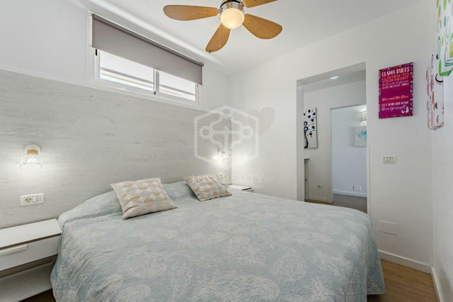 Commercial property à Arona, Tenerife, Espagne 110 m2 No. 168292