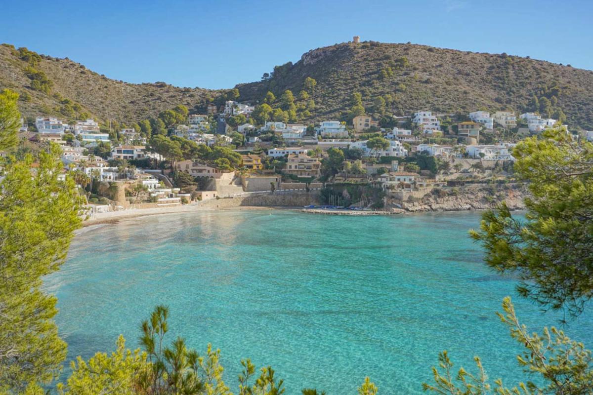 Villa in Moraira, Alicante, Spain 4 bedrooms, 400 sq.m. No. 80577