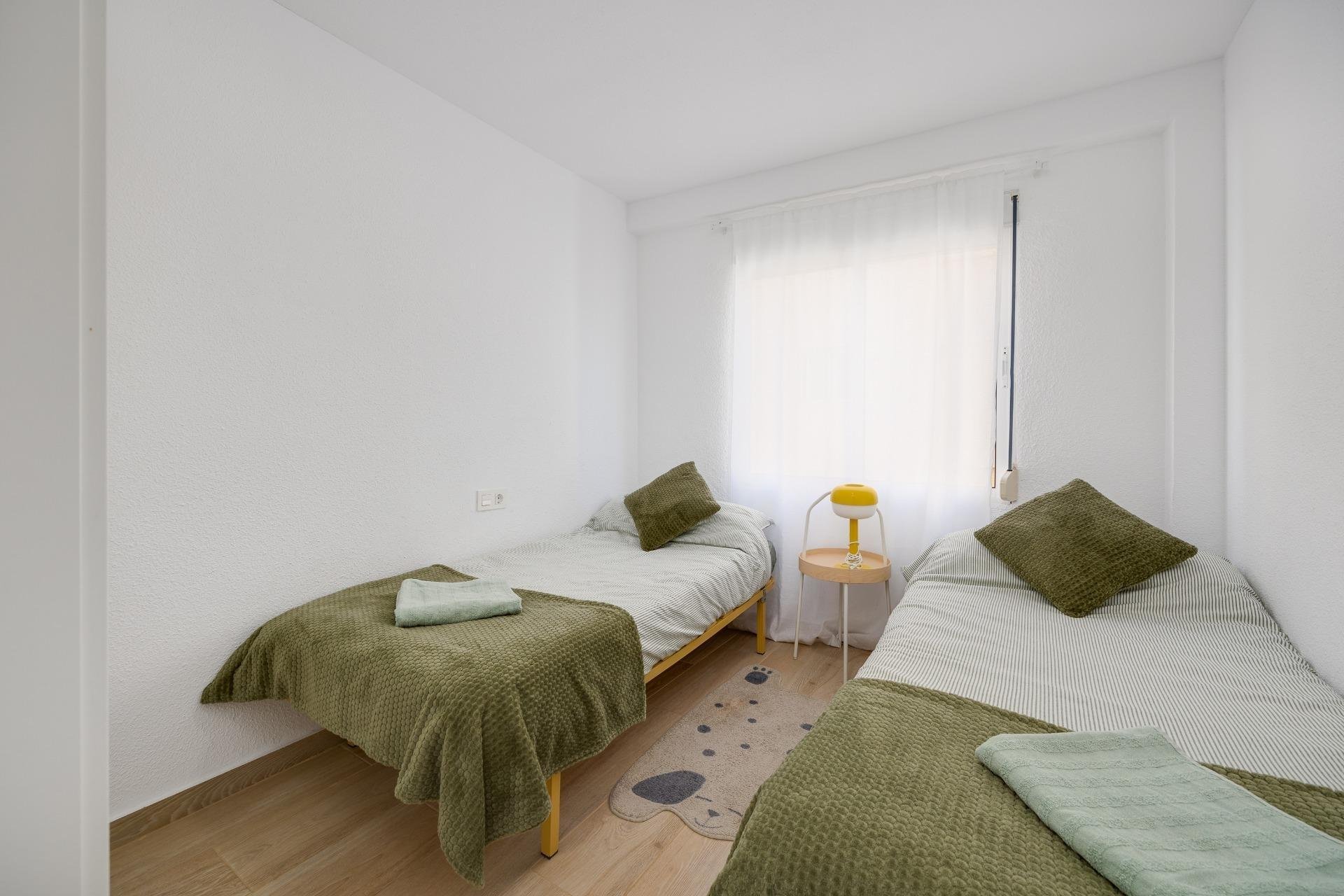 Apartment in Torrevieja, Alicante, Spain 3 bedrooms, 105 sq.m. No. 196149
