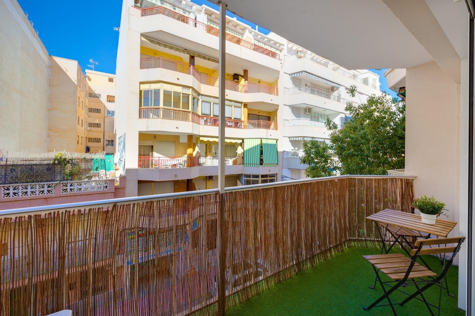 Apartment in Torrevieja, Alicante, Spain 3 bedrooms, 105 sq.m. No. 196149