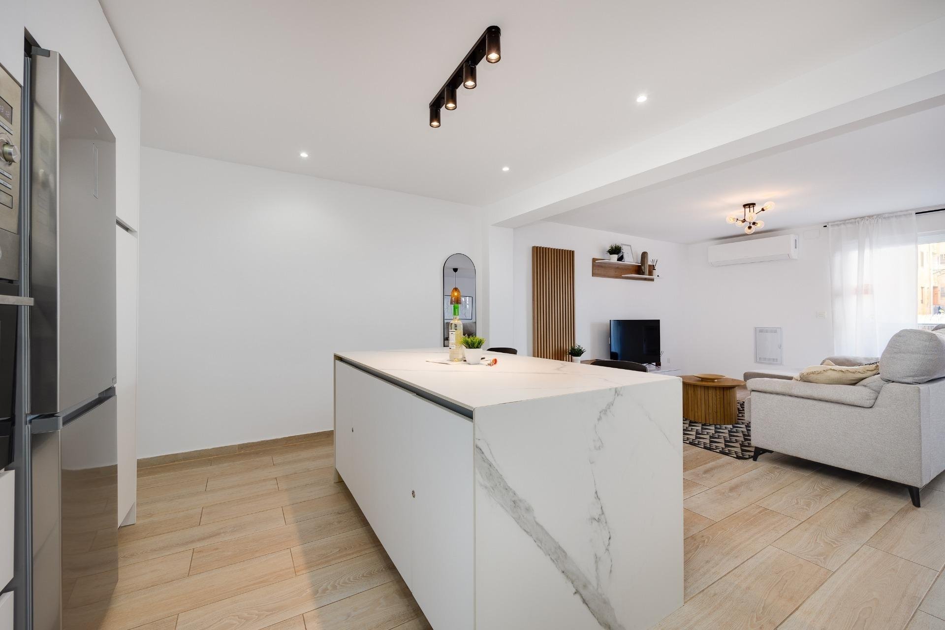 Apartment in Torrevieja, Alicante, Spain 3 bedrooms, 105 sq.m. No. 196149