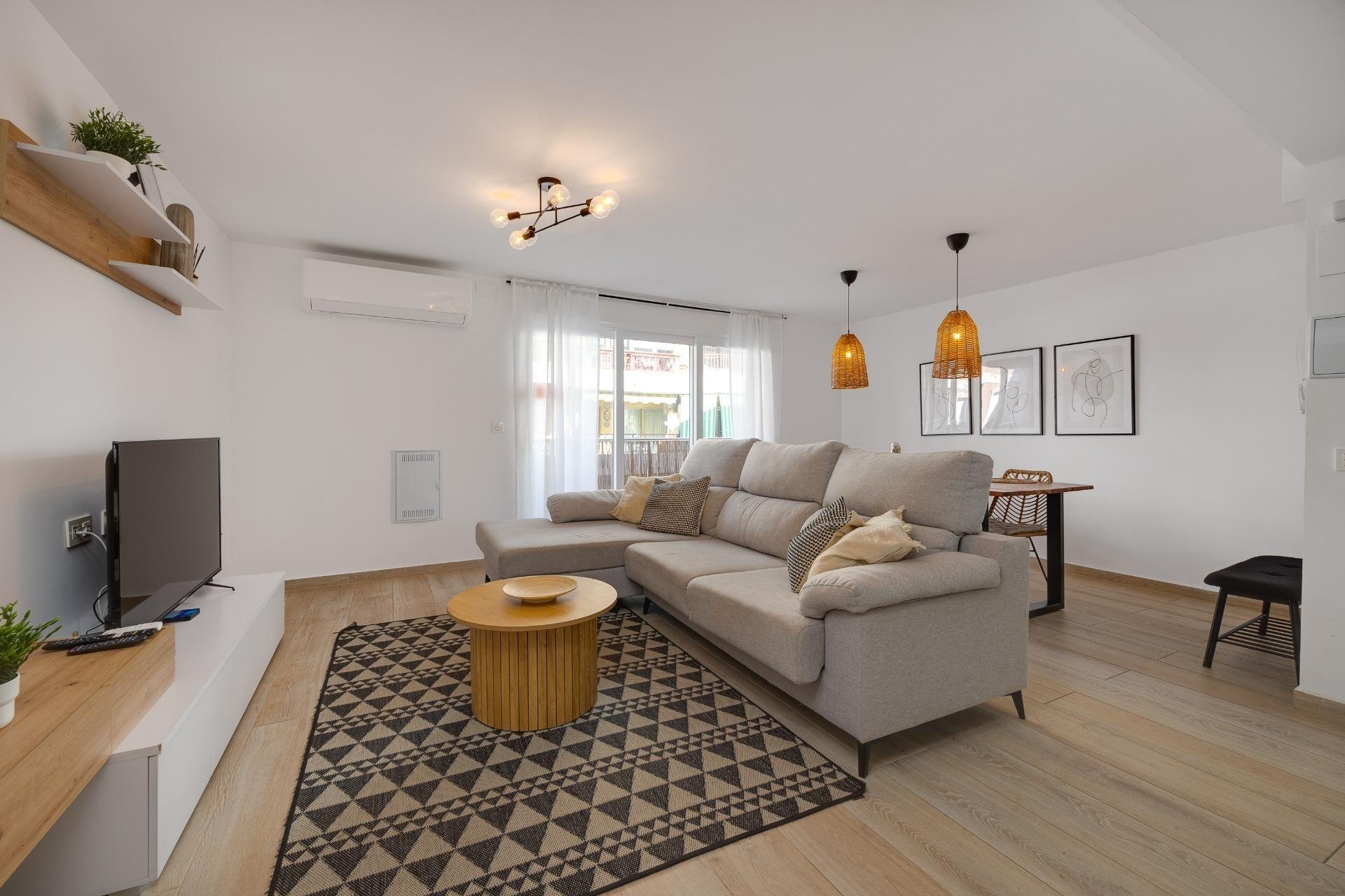 Apartment in Torrevieja, Alicante, Spain 3 bedrooms, 105 sq.m. No. 196149
