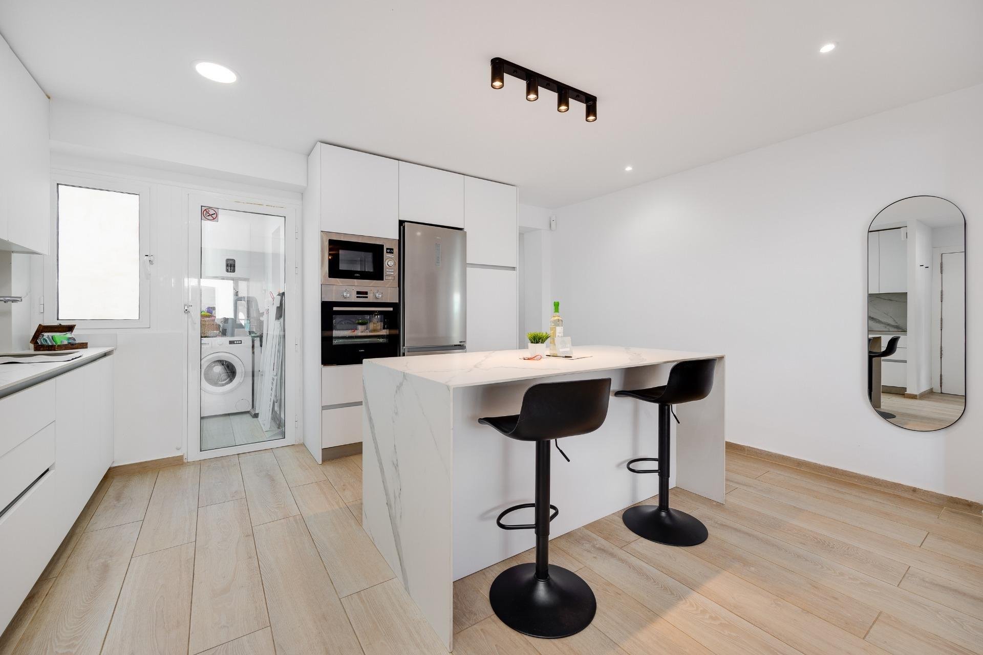 Apartment in Torrevieja, Alicante, Spain 3 bedrooms, 105 sq.m. No. 196149