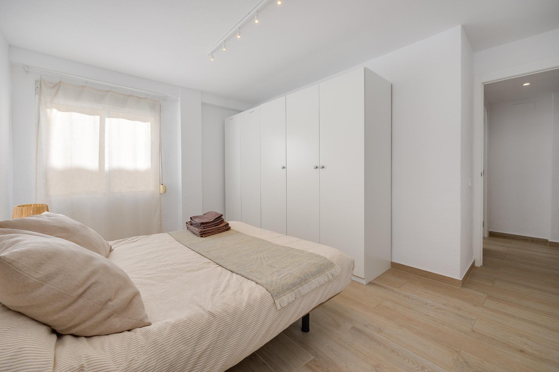 Apartment in Torrevieja, Alicante, Spain 3 bedrooms, 105 sq.m. No. 196149