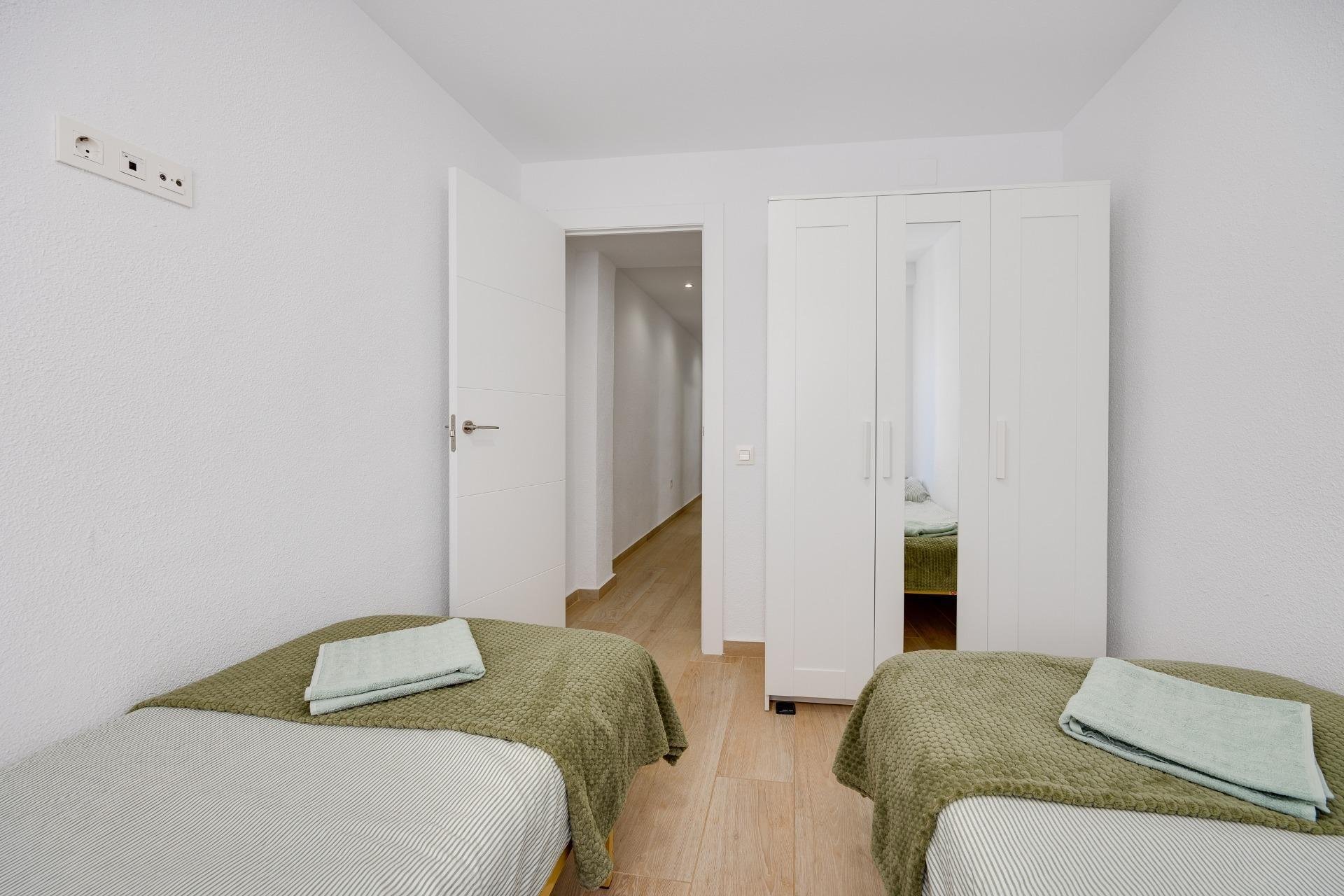 Apartment in Torrevieja, Alicante, Spain 3 bedrooms, 105 sq.m. No. 196149