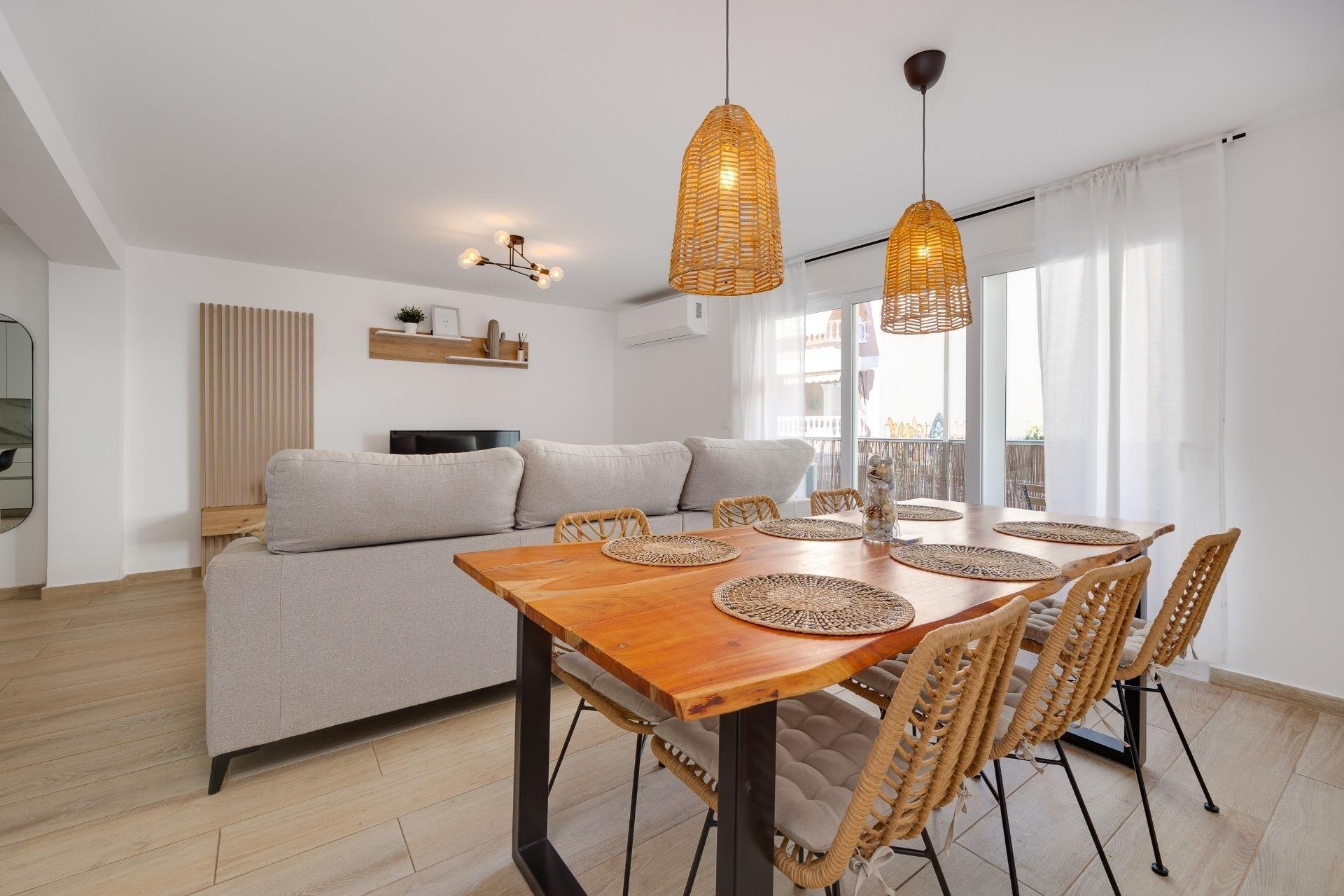 Apartment in Torrevieja, Alicante, Spain 3 bedrooms, 105 sq.m. No. 196149