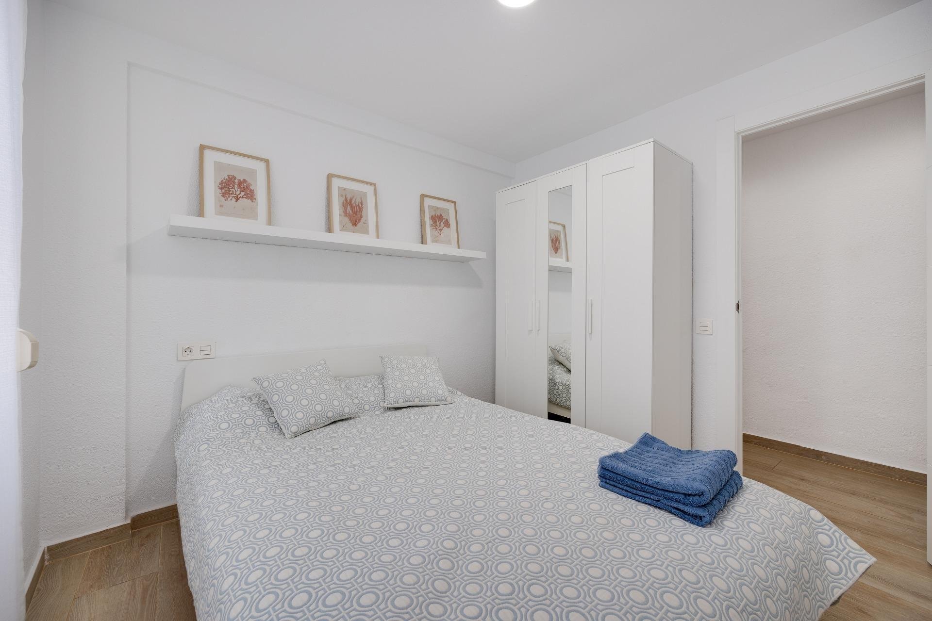 Apartment in Torrevieja, Alicante, Spain 3 bedrooms, 105 sq.m. No. 196149
