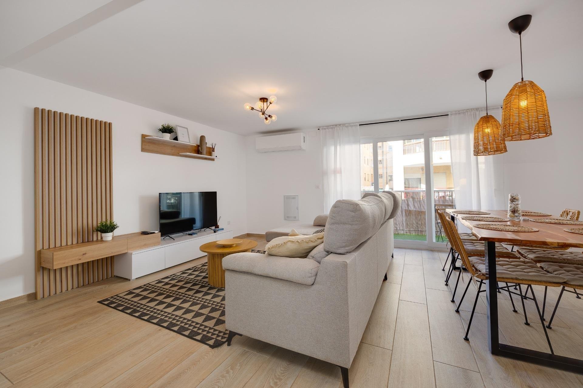 Apartment in Torrevieja, Alicante, Spain 3 bedrooms, 105 sq.m. No. 196149
