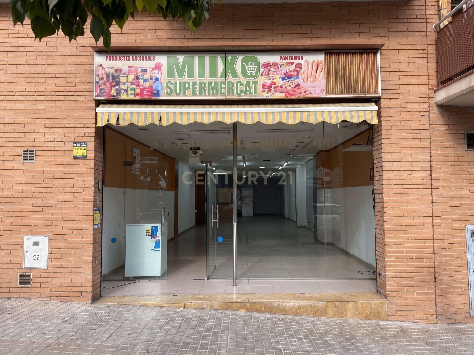Commercial property in Mataro, Barcelona, Spain 104 sq.m. No. 196027