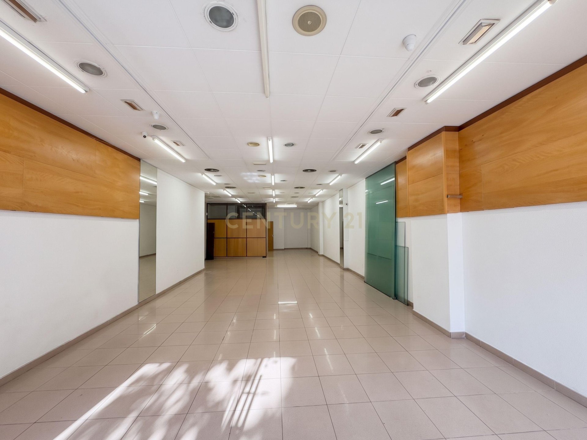 Commercial property in Mataro, Barcelona, Spain 104 sq.m. No. 196027