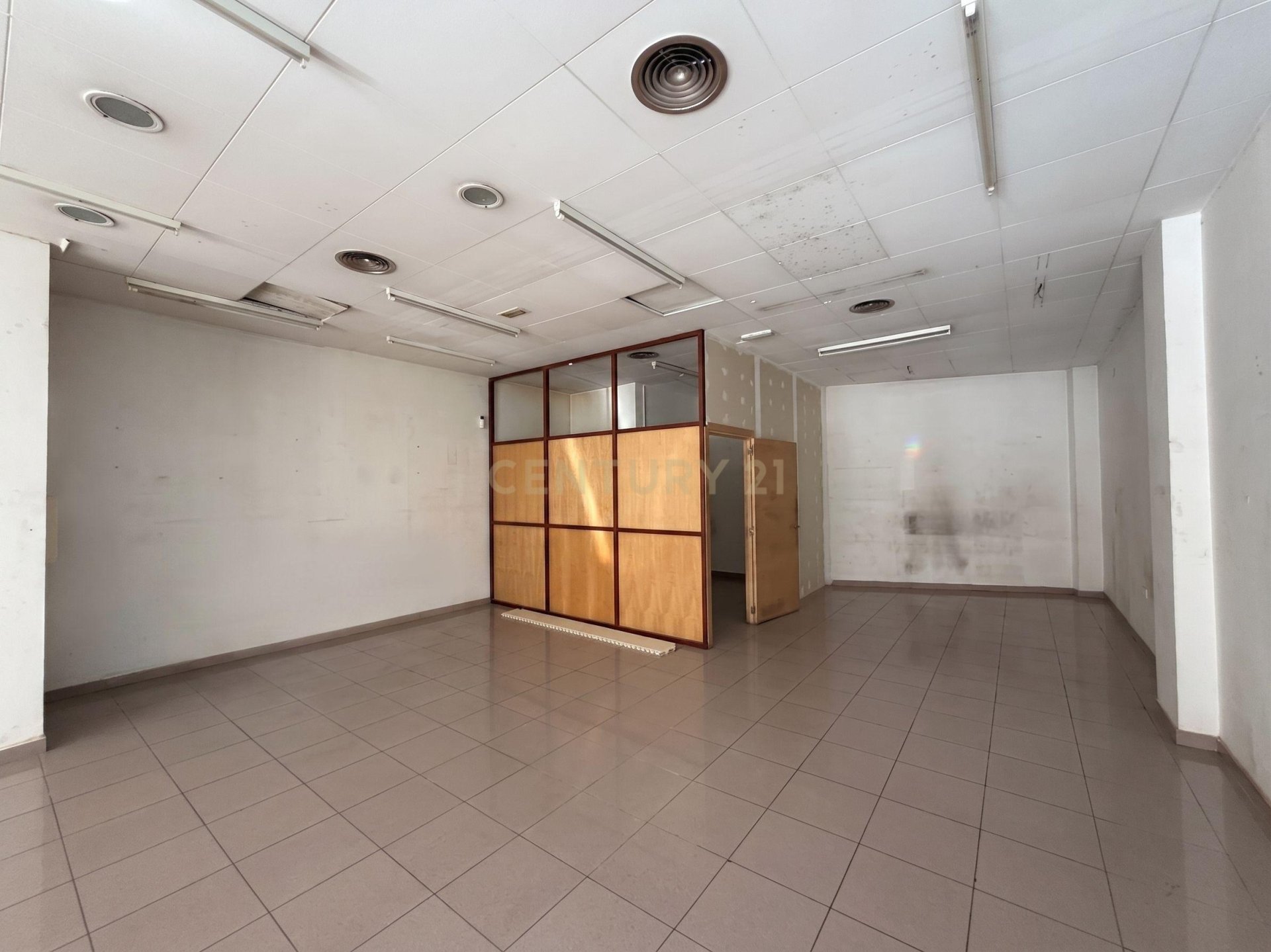 Commercial property in Mataro, Barcelona, Spain 104 sq.m. No. 196027