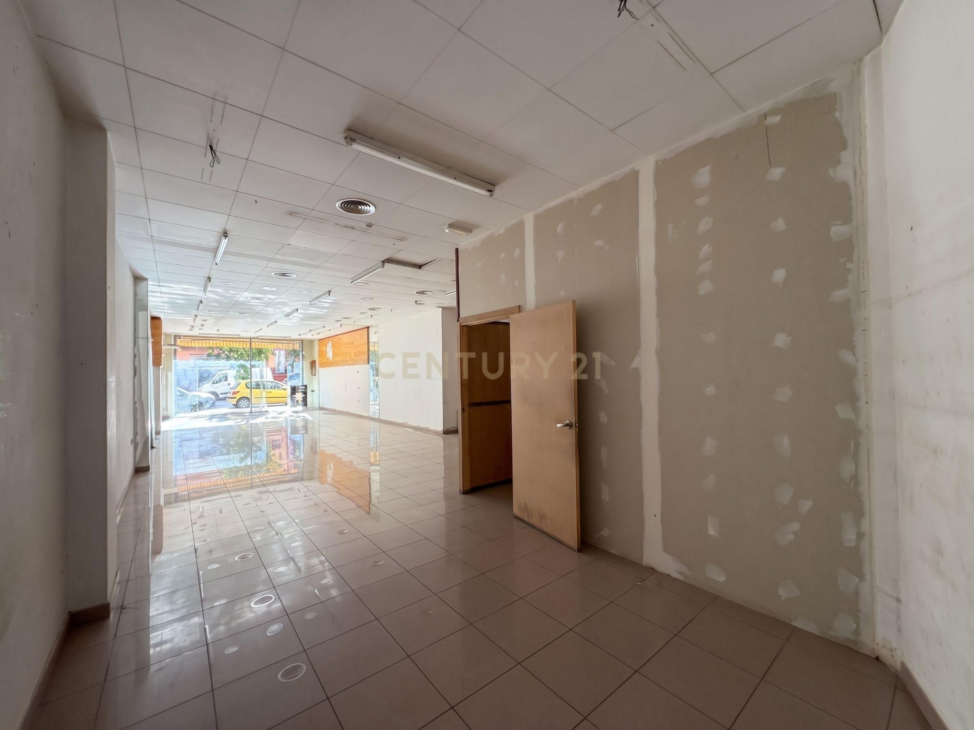 Commercial property in Mataro, Barcelona, Spain 104 sq.m. No. 196027