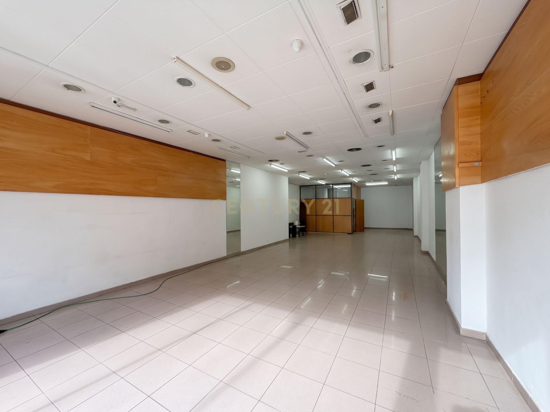 Commercial property in Mataro, Barcelona, Spain 104 sq.m. No. 196027