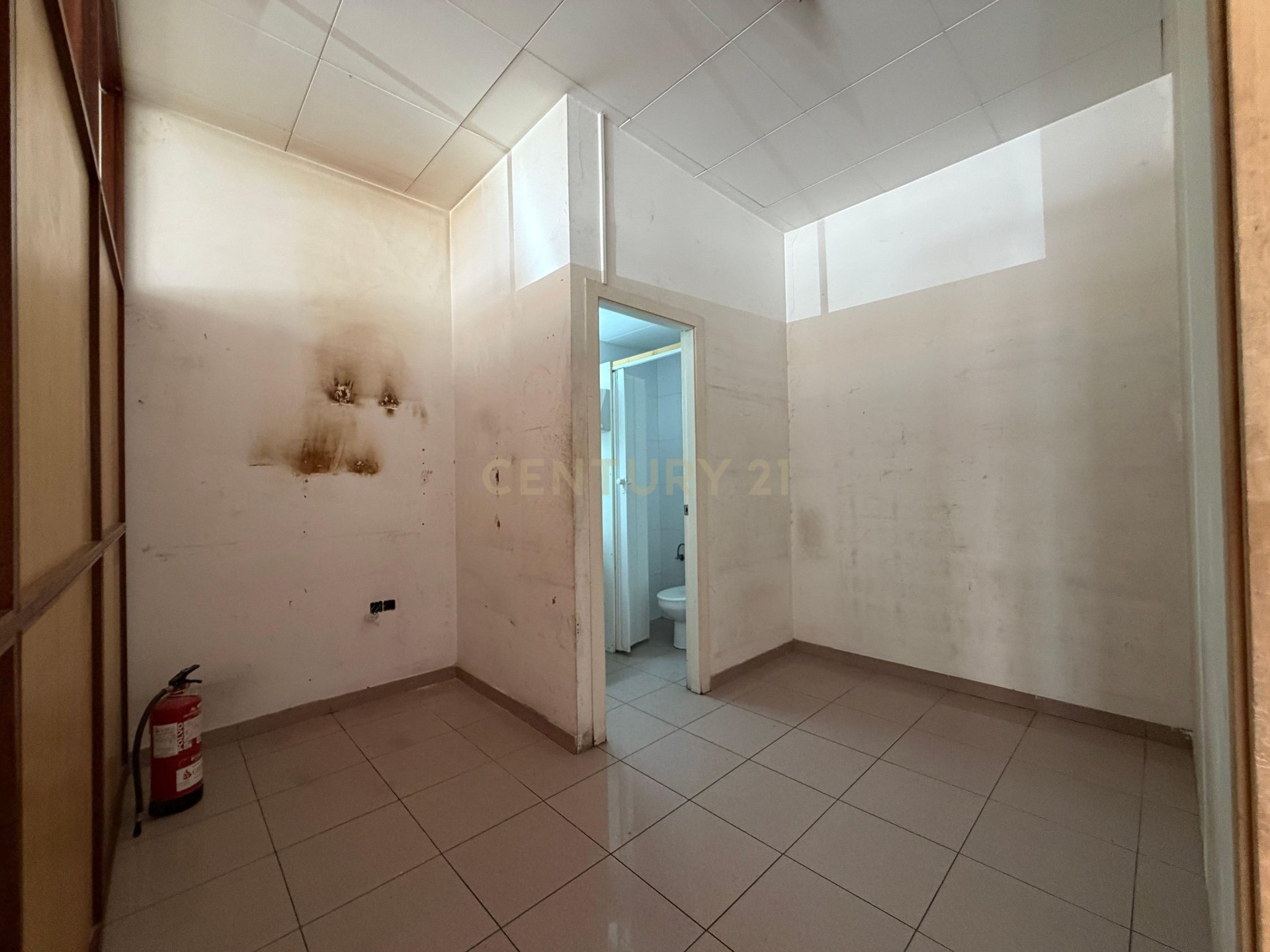 Commercial property in Mataro, Barcelona, Spain 104 sq.m. No. 196027