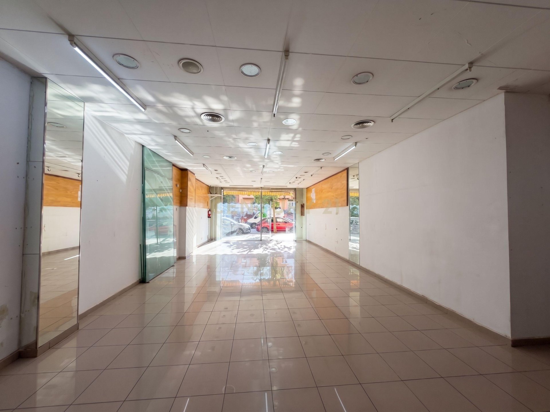 Commercial property in Mataro, Barcelona, Spain 104 sq.m. No. 196027