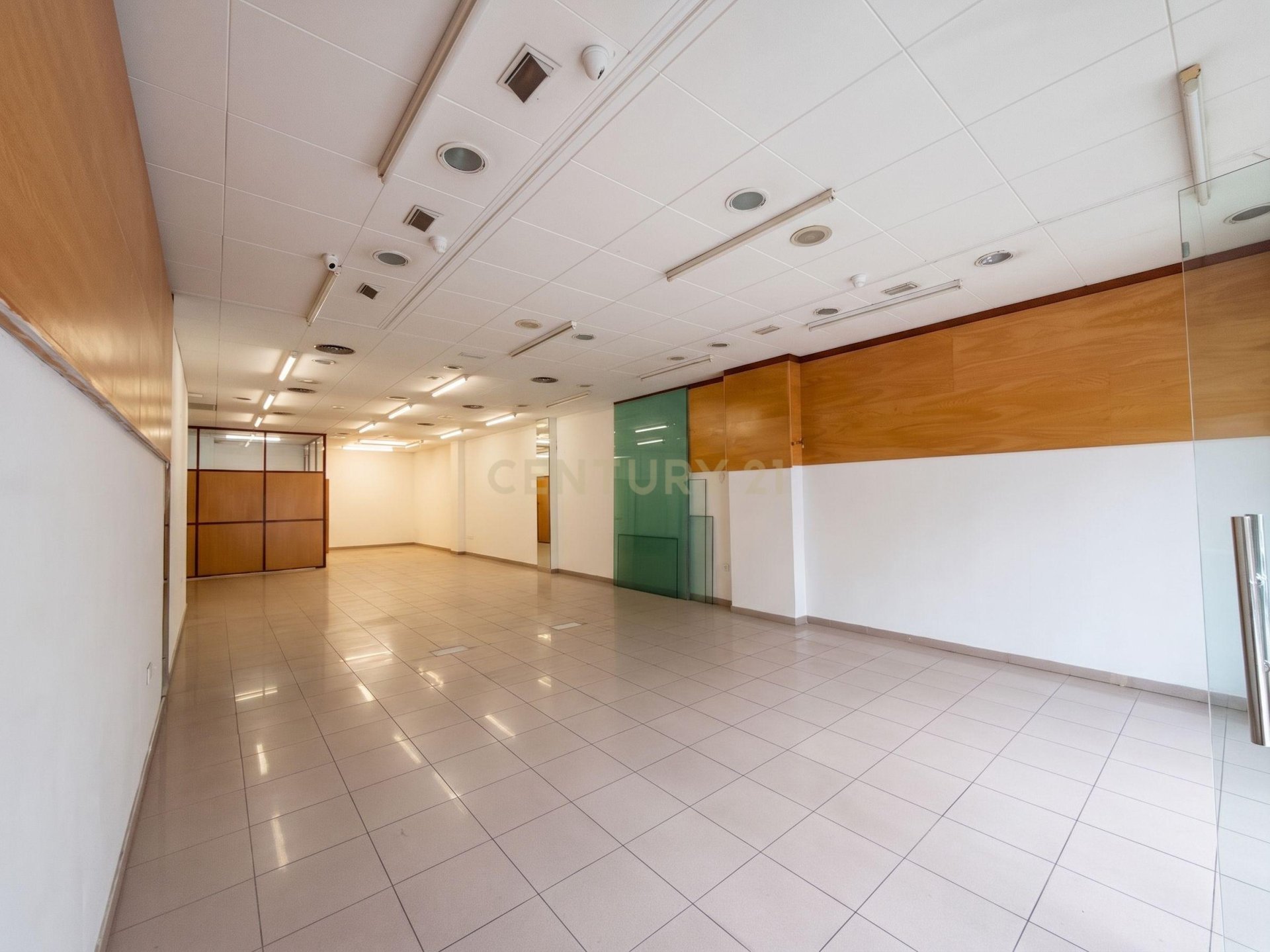 Commercial property in Mataro, Barcelona, Spain 104 sq.m. No. 196027
