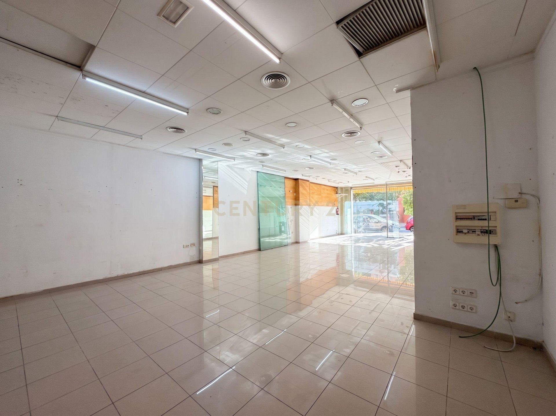 Commercial property in Mataro, Barcelona, Spain 104 sq.m. No. 196027