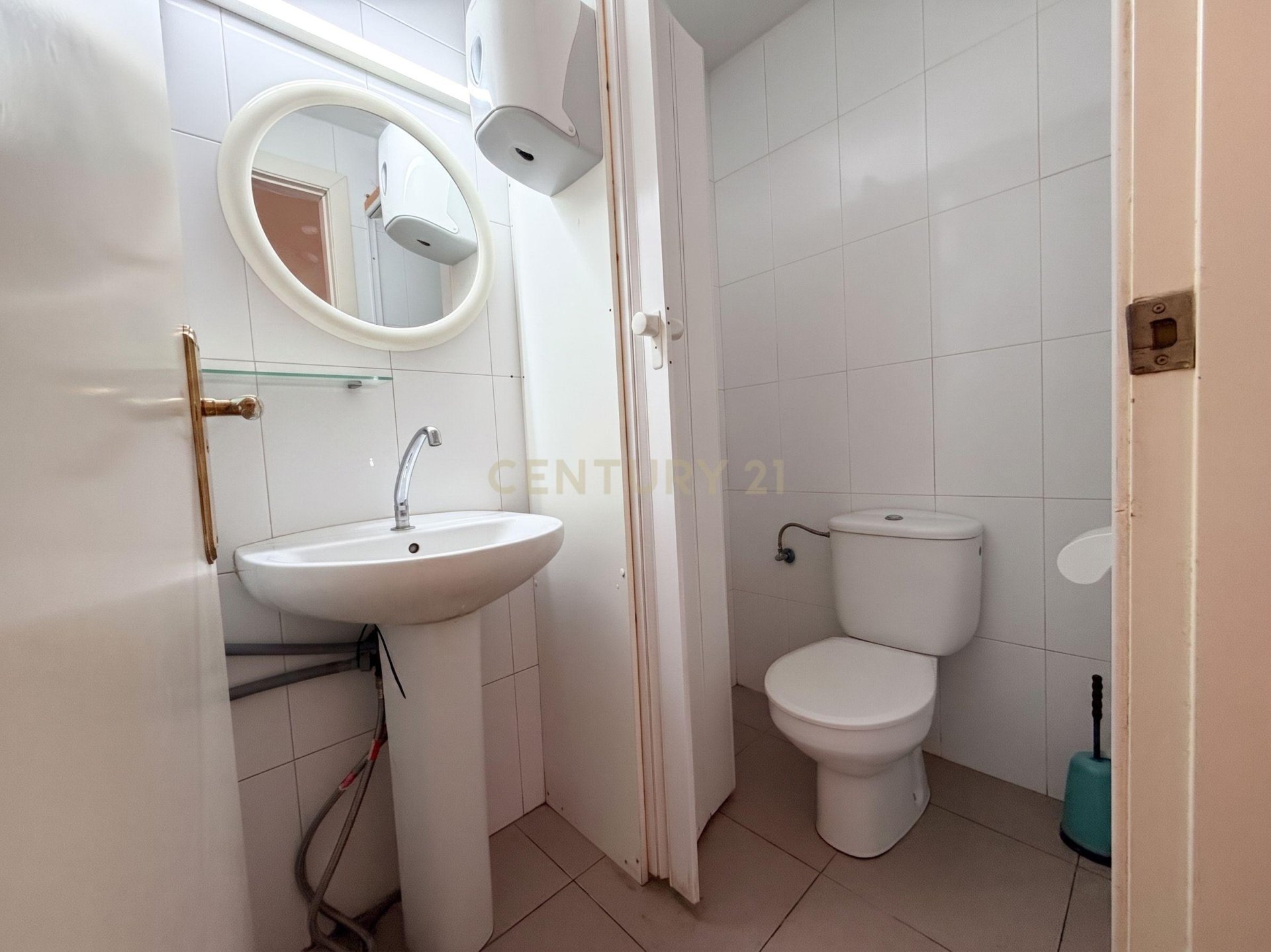 Commercial property in Mataro, Barcelona, Spain 104 sq.m. No. 196027