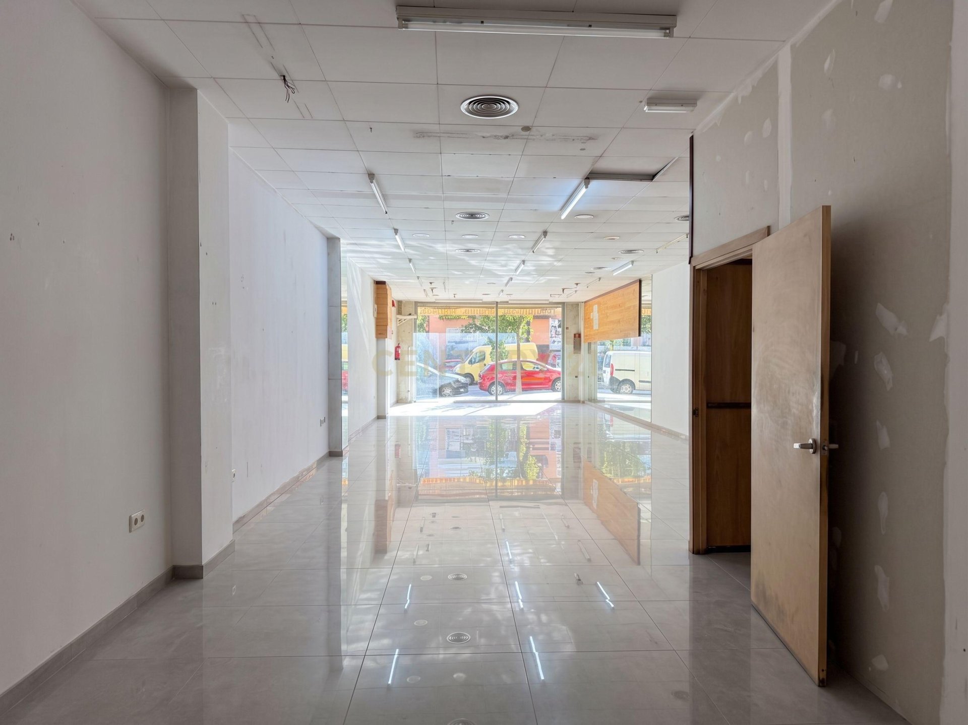 Commercial property in Mataro, Barcelona, Spain 104 sq.m. No. 196027