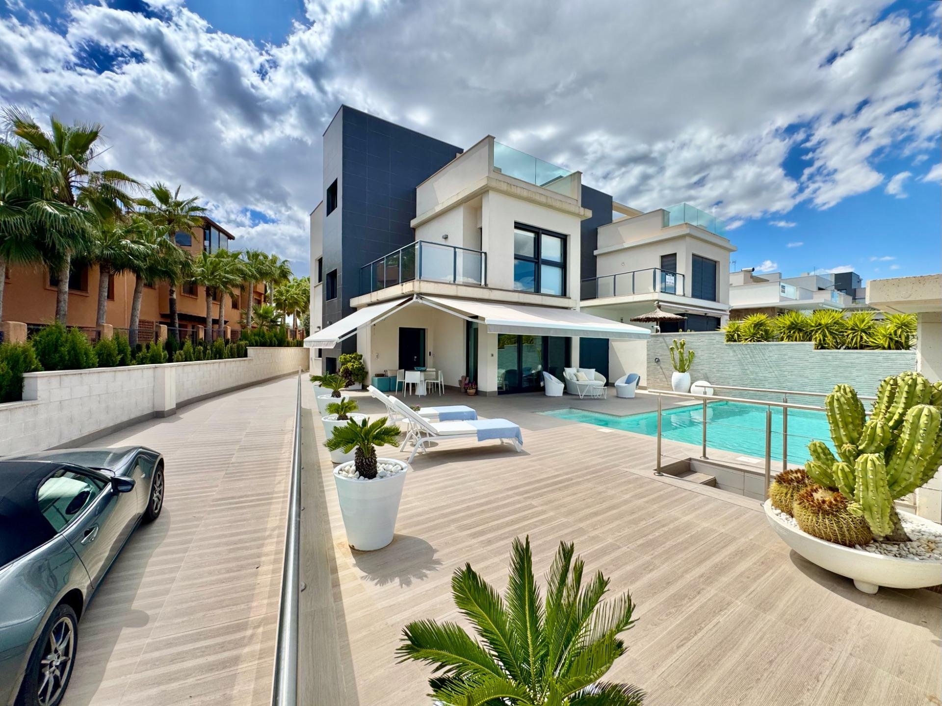 Villa in San Miguel de Salinas, Alicante, Spanien 4 Schlafzimmer, 252 m2 Nr. 194128