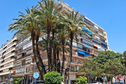 Apartment in Orihuela, Alicante, Spain 4 bedrooms, 140 sq.m. No. 190115