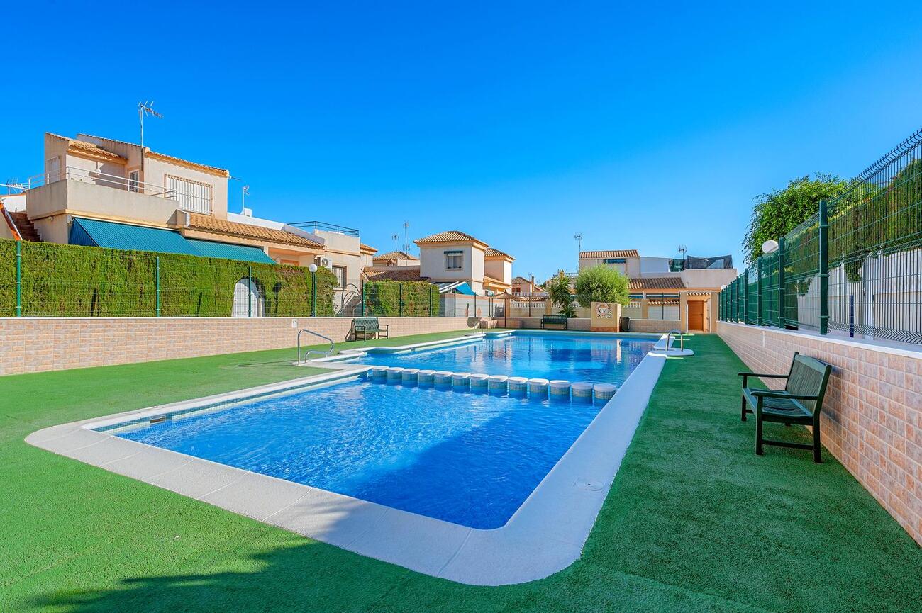 Bungalow in Los Balcones, Alicante, Spain 2 bedrooms,  No. 190114