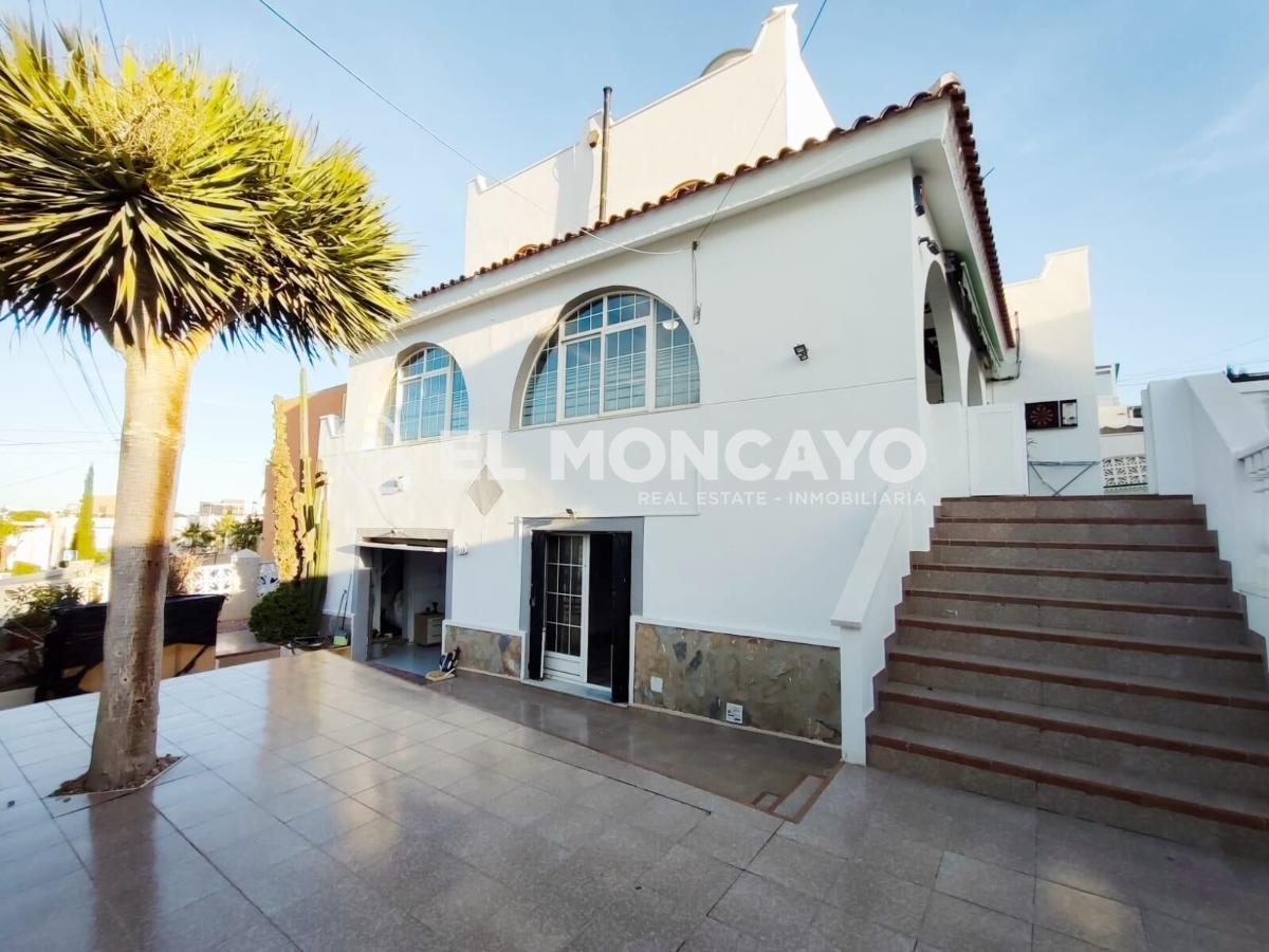 Villa à San Miguel de Salinas, Alicante, Espagne 6 chambres, 289 m2 No. 149154