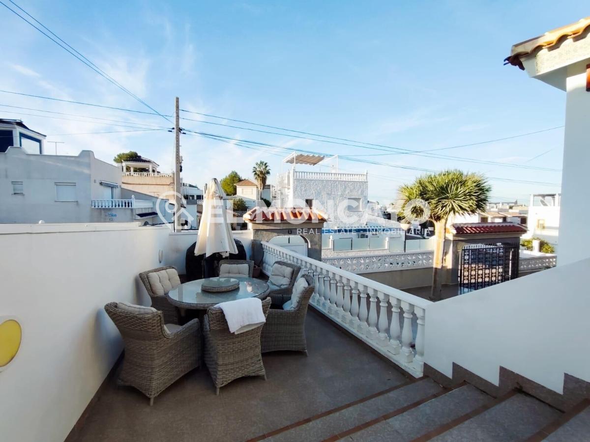 Villa à San Miguel de Salinas, Alicante, Espagne 6 chambres, 289 m2 No. 149154