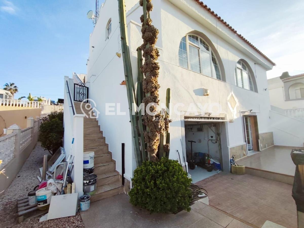 Villa à San Miguel de Salinas, Alicante, Espagne 6 chambres, 289 m2 No. 149154