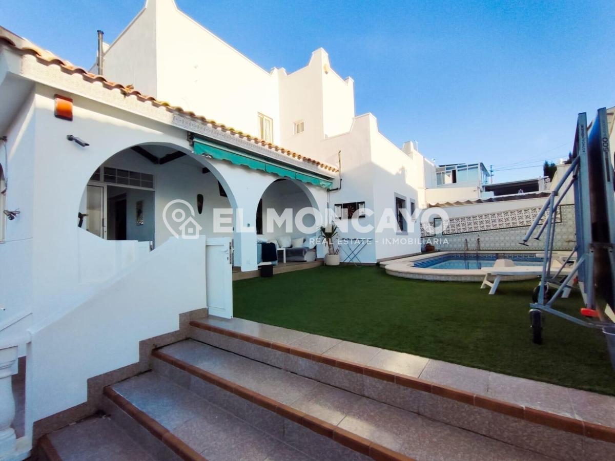 Villa à San Miguel de Salinas, Alicante, Espagne 6 chambres, 289 m2 No. 149154